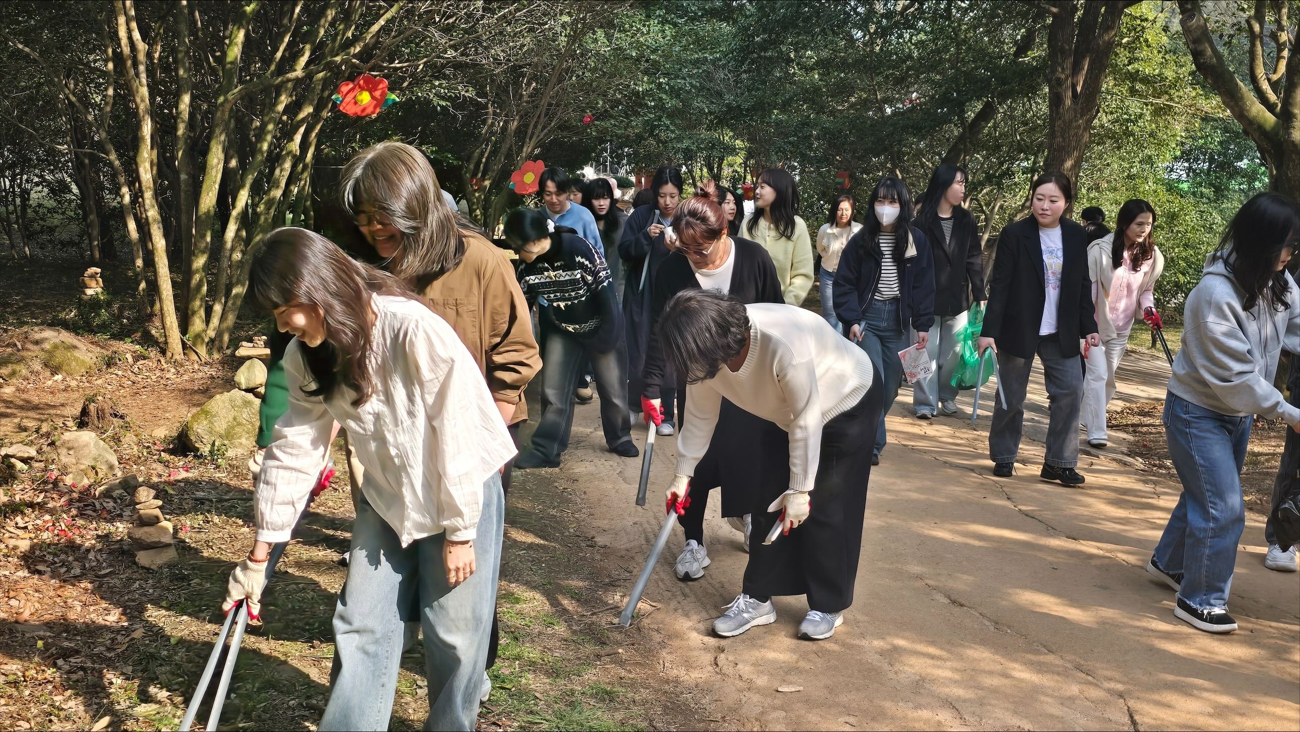 강진교육지원청, 동백숲 따라 초록 강진을 걷는 플로깅 실시